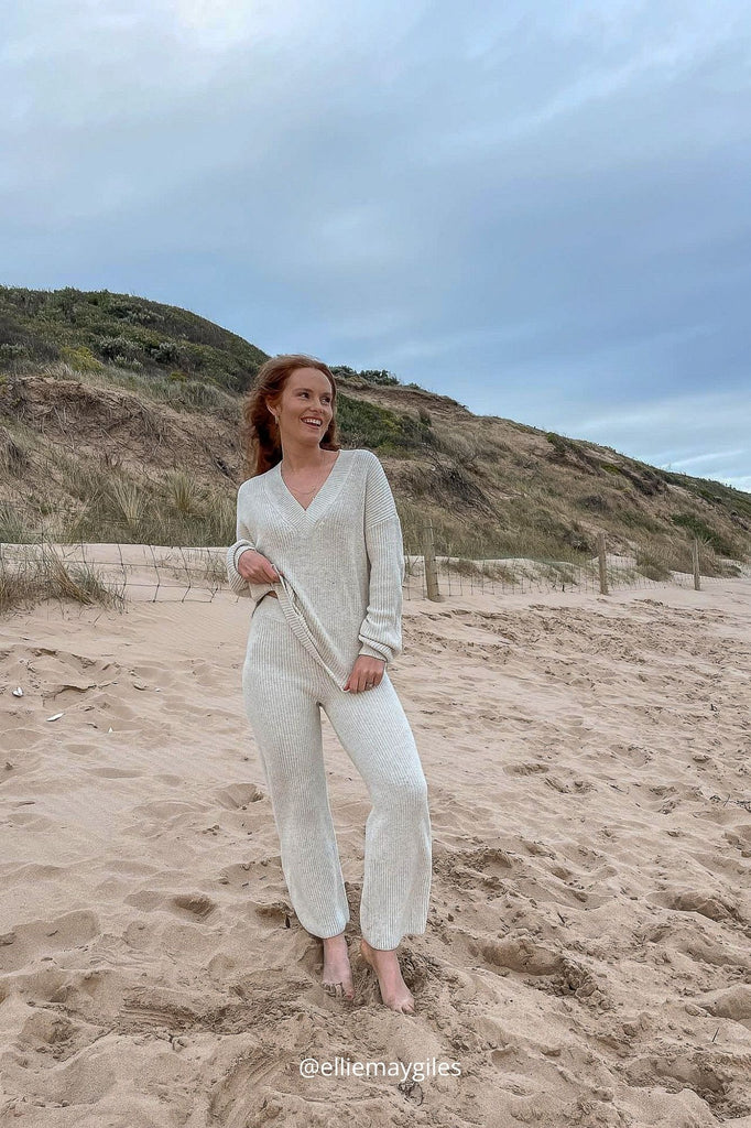 Pebble Twist V-neck Ribbed Pullover