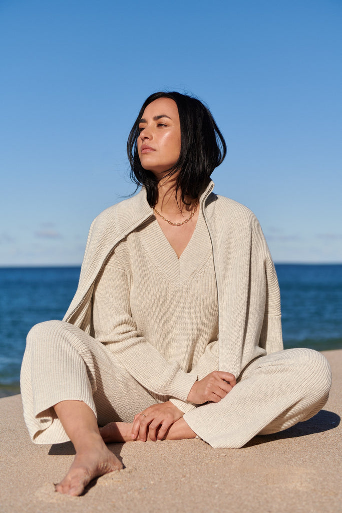 Pebble Twist V-neck Ribbed Pullover